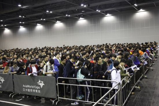 上戏艺考拉开帷幕 考生素颜清新靓丽