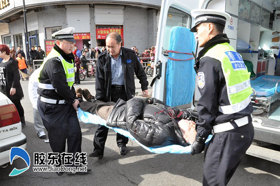 司机无证驾驶套牌车 撞飞老人被拘留(图) | 平安