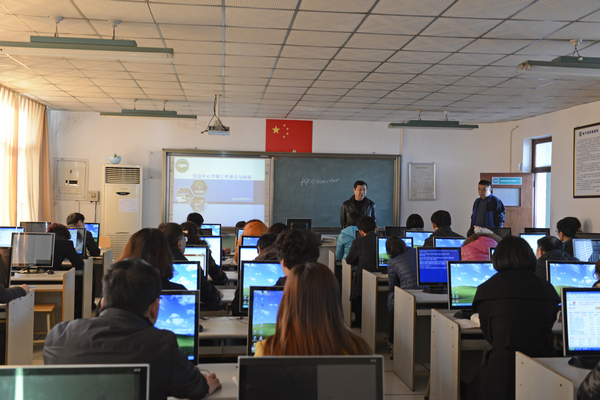 烟台三中信息中心召开学期工作要点与培训会议