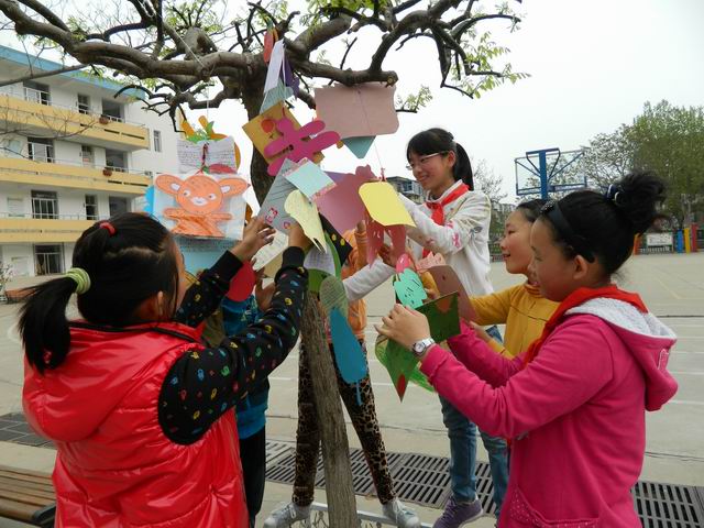 葡萄山小学读书活动蔚然成风