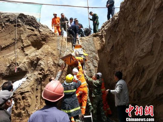 5月5日下午,位于甘肃景泰县职业中学院内施工工地发生塌方事故