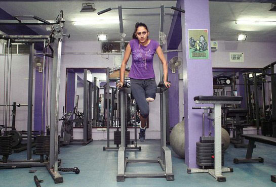 印度残疾女子秀舞技惊艳达人秀 坚强赢敬爱(图