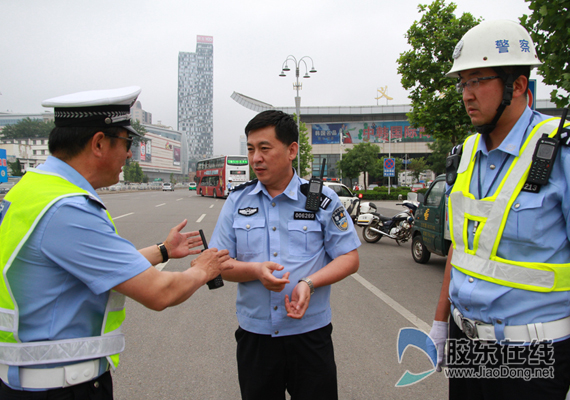 烟台交警高考服务车整装待发 紧急求助电话12