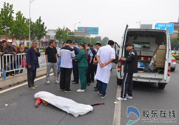 烟台莱山发生车祸男子当场被轧死现场惨烈图