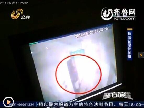 济南小伙<em>厕所</em>蹲点<em>偷拍</em> 被拍女孩打照面未发现