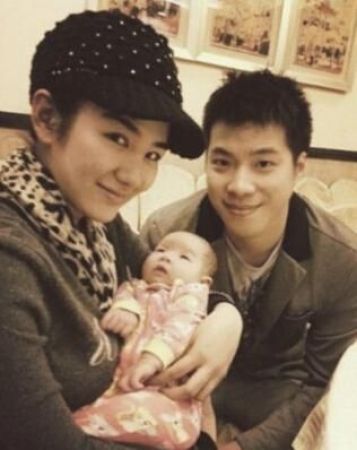 黄奕老公回应不雅视频传闻 称妻子是<em>道德</em>女神