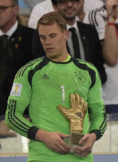 梅西获世界杯金球奖 诺伊尔金手套J罗得金靴