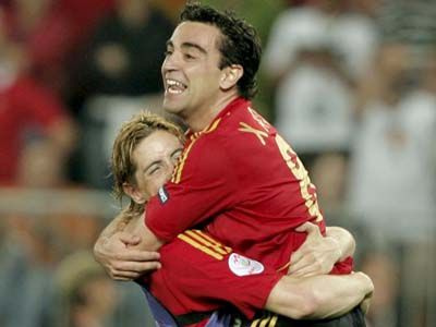 哈维国家队巅峰时刻:直塞助斗牛登顶 捧世界杯