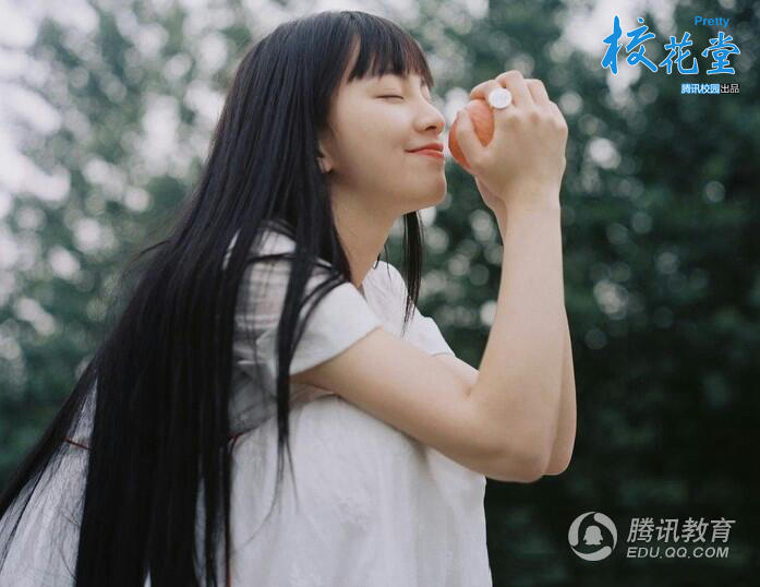 高清:湖北中医校花秀甜美 为母弃艺术学护理_