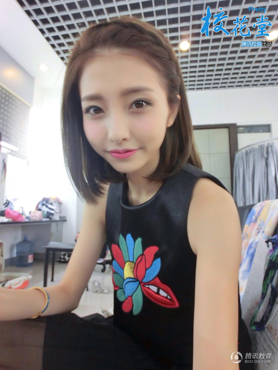 高清:北舞校花宅男杀手 香肩半露尽显诱惑_胶