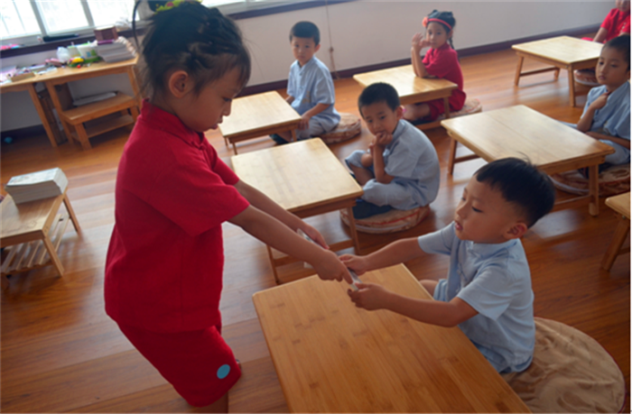 少儿国学班:人格道德的培养更有发展后劲(组图