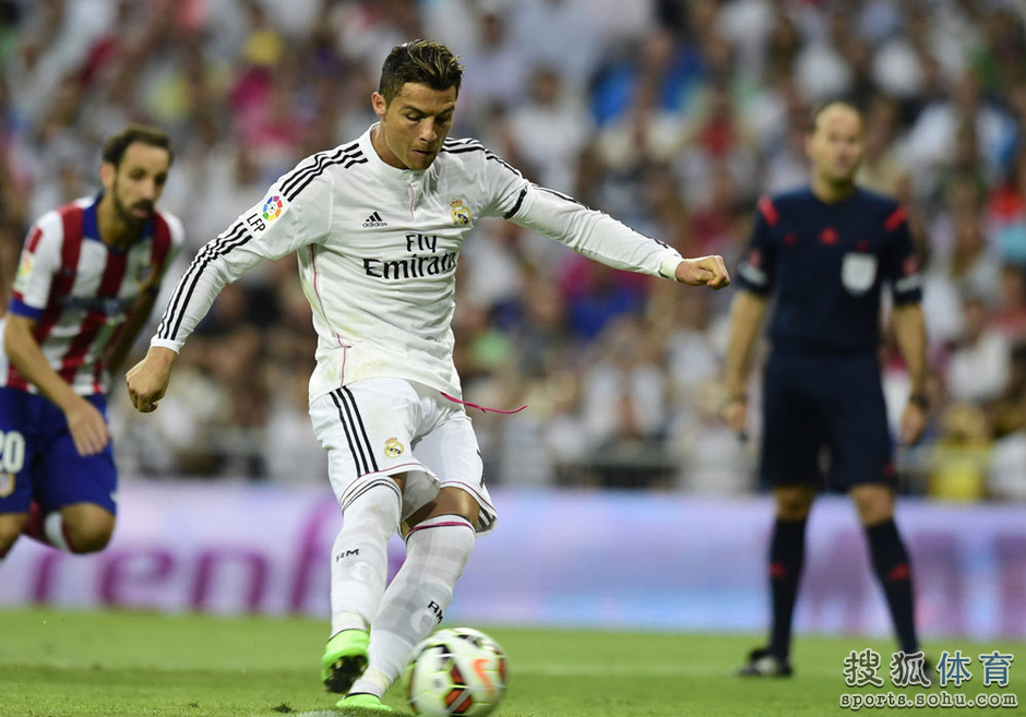 高清图:头顶脚踢狂过人C罗真拼了 队友带不动