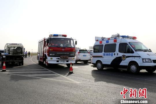 新疆托克逊县发生重大交通事故 8人死亡(图) 世