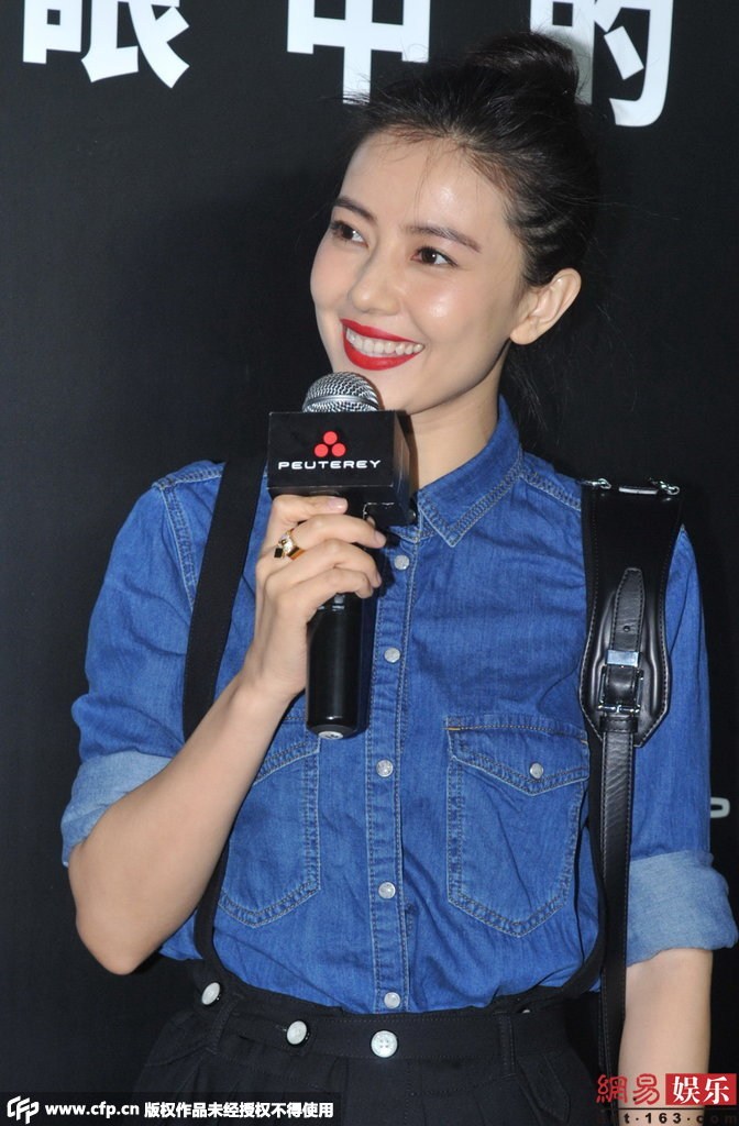 高圆圆中性打扮出席活动 戴钻戒吸睛 娱乐新闻