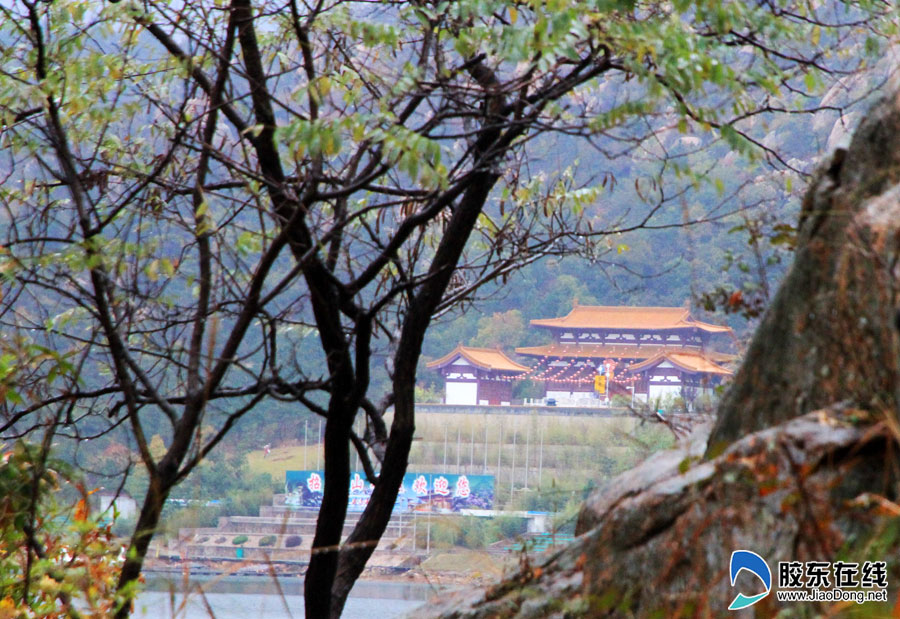 众记者享招虎山天然氧吧 观国内最大药师佛道