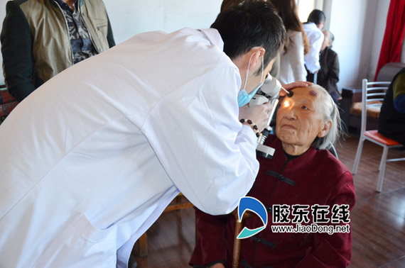 爱心无限栏目举办“康健老年人 爱在敬老月”走访服务活动