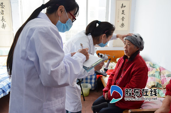 爱心无限栏目举办“康健老年人 爱在敬老月”走访服务活动