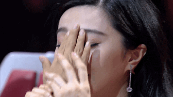 范冰冰被摸脸和鼻子力证未整容(组图)