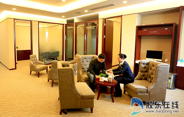 烟台青岛银行试营业 温馨+放心服务打动人心_