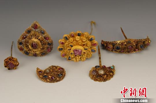 75件明代金玉器珍品亮相浓艳华丽富丽堂皇(图) 75件明代金玉器珍品亮相浓艳华丽富丽堂皇(图)