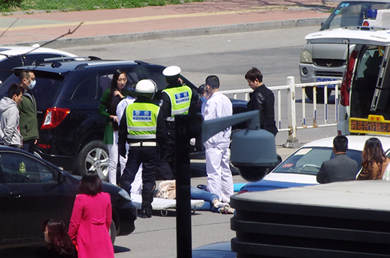 迎春大街发生车祸 肇事者疑为女司机 社会新闻