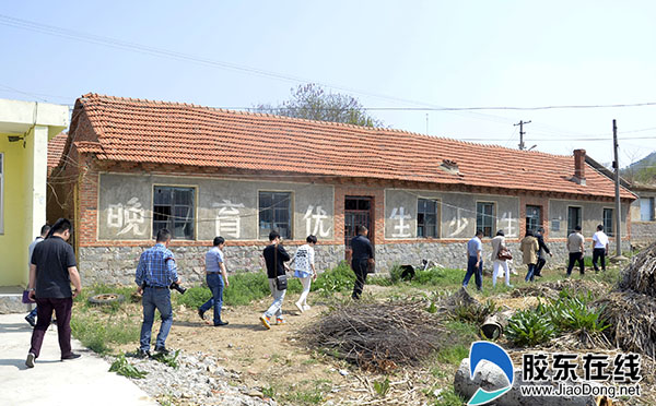 莱阳瘫痪老人卧床56年 好心人捐款12000元(图