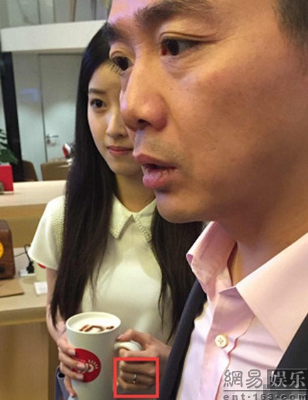 曝刘强东和奶茶妹妹悉尼大学拍婚纱照 娱乐新