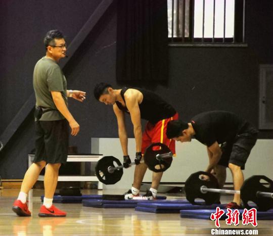 男篮教练王卫星谈体能训练:帮助球员缓解伤情