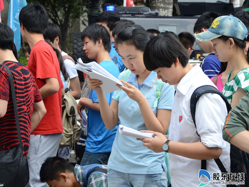 高清图:直击2015高考现场 考生最后冲刺复习