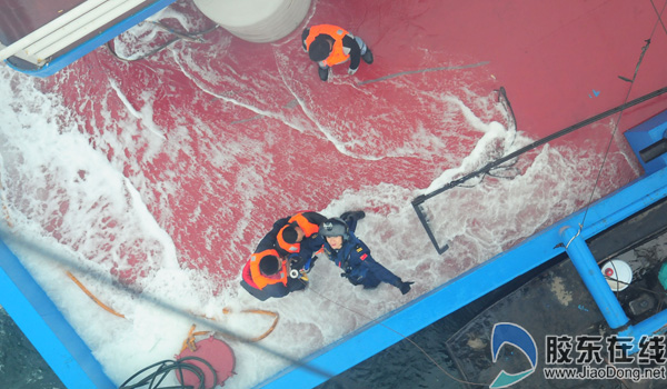 四艘船舶渤海湾遇险 风浪中20名遇险船员被解