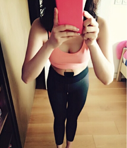 阔太李念晒自拍身材性感 小秀事业线(图) 娱乐