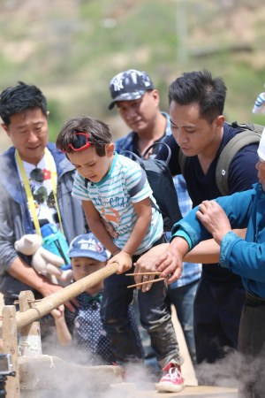 爸爸3刘烨暴力踹门惹争议儿子诺一成逗比男神