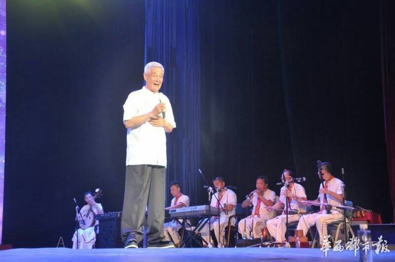 58岁赵本山罕见亮相<em>头发</em>全白 连唱三首歌(图) 