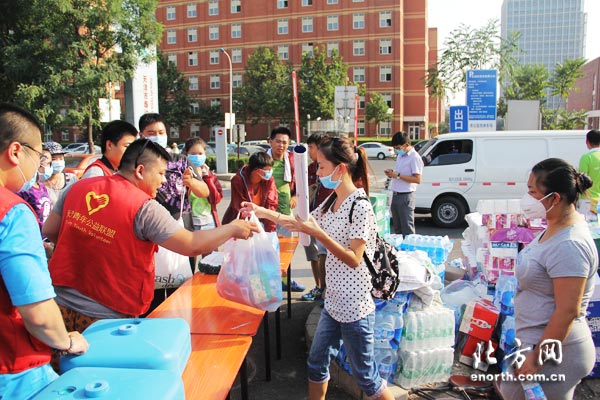 津门雄起 卫爱坚强天津志愿者救灾一线纪实 时