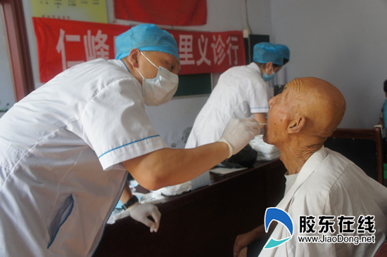 仁峰口腔医院走千里为贫困乡村进行口腔义诊_