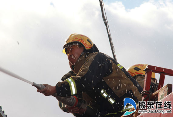 烈焰下的忠诚卫士 记莱州公安消防大队官兵(图