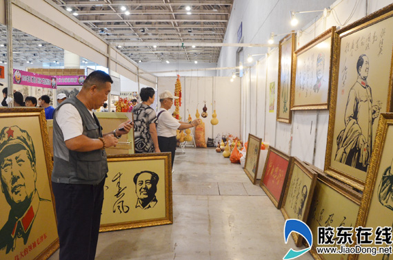 民博会现毛主席版画 龙口艺人义务宣传红色文