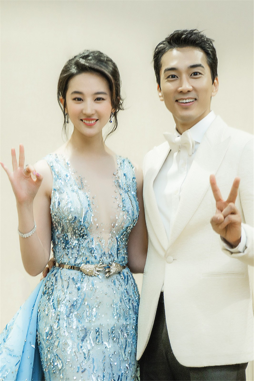  刘亦菲 献最 大尺度演出  与宋承宪激情缠绵(图) 