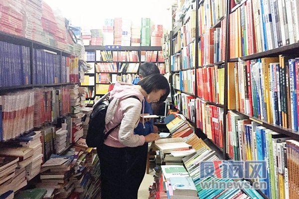 校园书店经营惨淡举步维艰 要生存需创新(图)