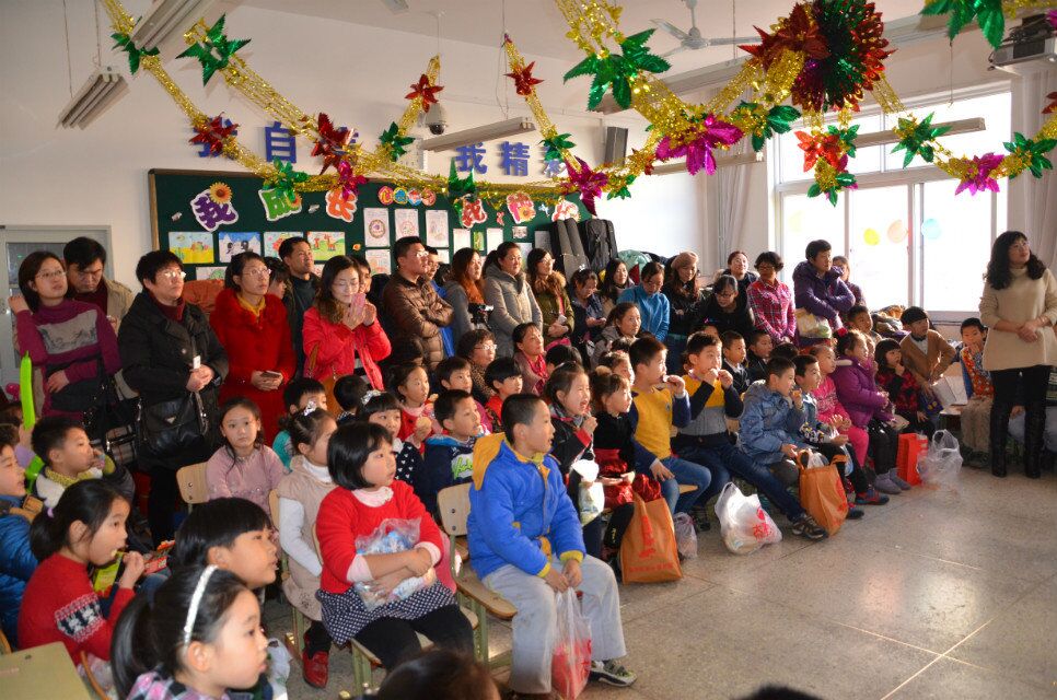 通伸小学举办2016元旦联欢会活动