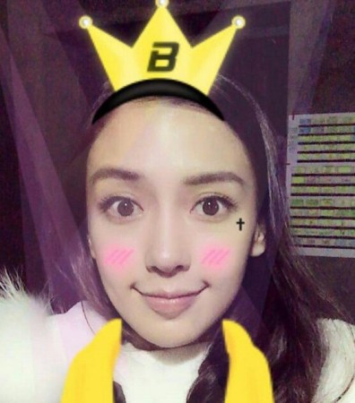 angelababy图片卖萌,angelababy的图片 angelababy发福利对镜头搞怪卖萌