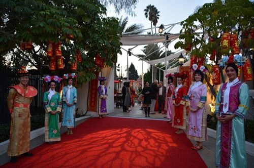 美国夫妇办“中国风”家宴宛如中国古代夜市 美国夫妇办“中国风”家宴宛如中国古代夜市