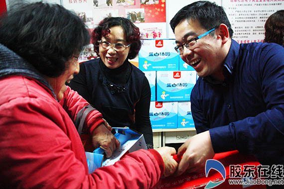 翡翠社區為困難家庭送湯圓