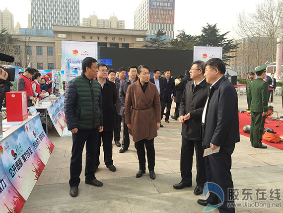 市领导参加学雷锋志愿服务集中宣传暨“青年之声·民生大集”活动