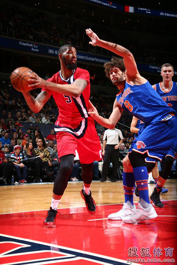 高清:奇才胜尼克斯 沃尔飞身上篮莫里斯怒传球