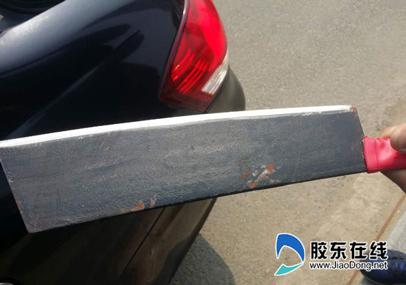 售楼主管荐楼引怀疑 因 非法 携带 砍刀 被拘留 