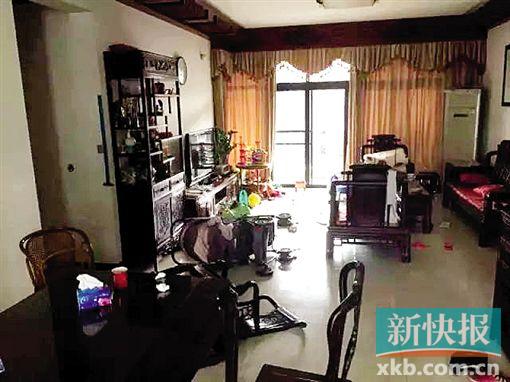多名黑衣人闯私宅打砸 七旬老太为护儿子被打伤