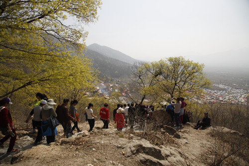 三月三踏青游玩寒同山 热热闹闹赶庙会(组图)