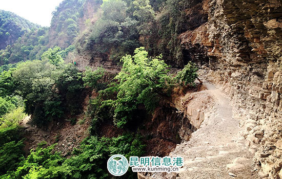 在陡峭的悬崖上开凿的崎岖小路 彩龙论坛新增“打赏”功能 美图作者可以免费参与 参与活动的网友在活动结束后到彩龙论坛(bbs.clzg.cn)发帖纪录活动中的所见所闻以及独特风景,彩龙小编会对作品进行整理和挑选,并通过论坛新增的“打赏”功能对精彩帖文、美图美照进行奖励,发放10元至330元不等的“赏金”。活动结束后凡是发帖分享的网友均有机会获得“赏金”,如果作品足够出众,就有机会获得最高额奖励,等同