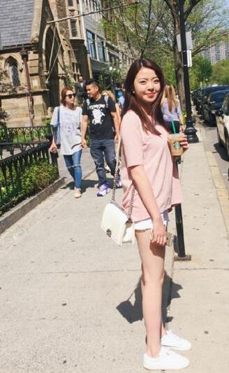 夏天来了王中磊女儿王文也秀纤细大长腿图